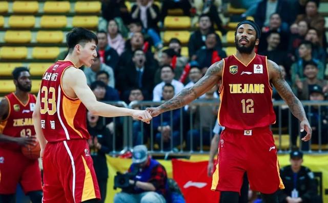  德甲联盟宣布缩减外援名额引发各队不满情绪